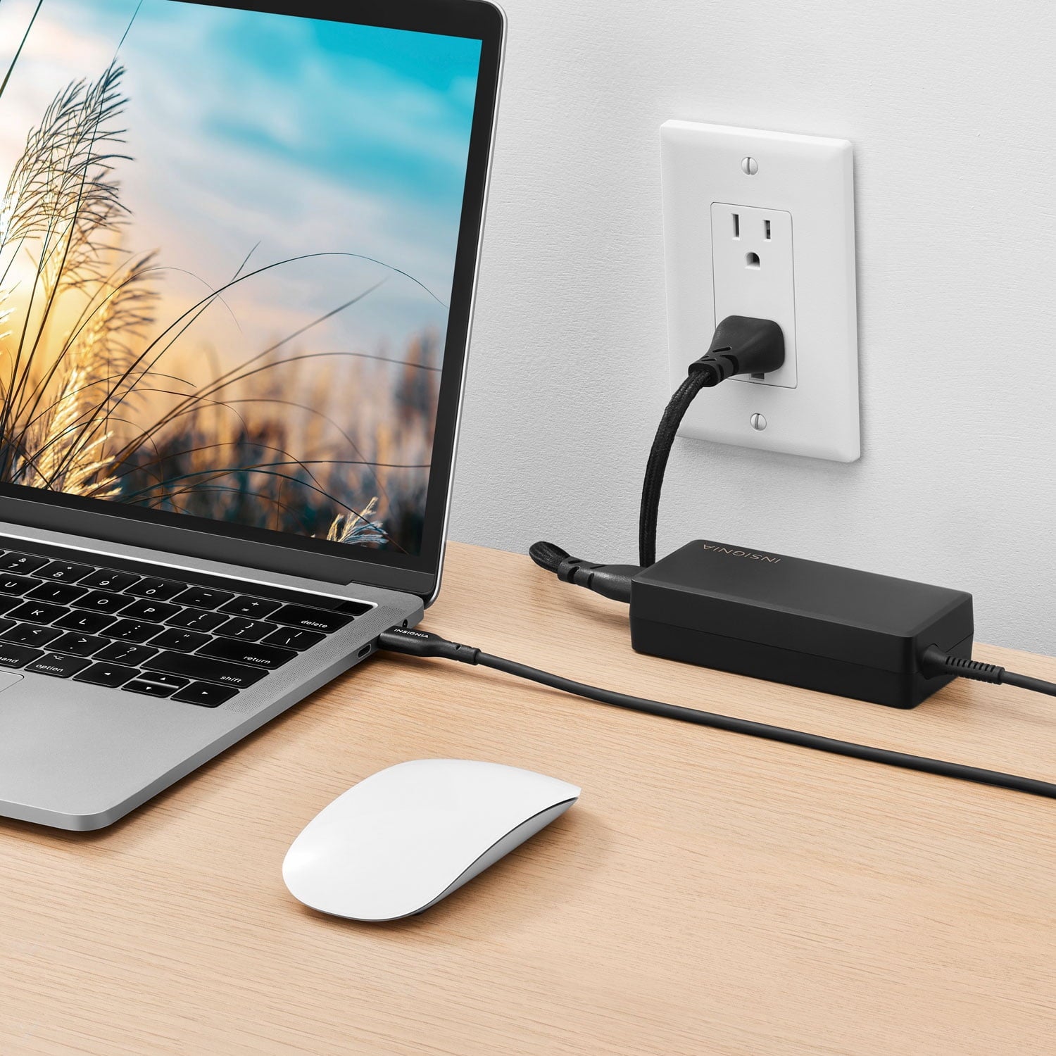 Insignia 100W USB-C Laptop Charger – NS-LPAC100AW6-C